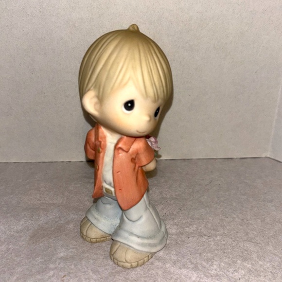 Precious Moments Be Mine Boy Figurine 830001 red shirt rose 2008 Love Valentines - Picture 2 of 6